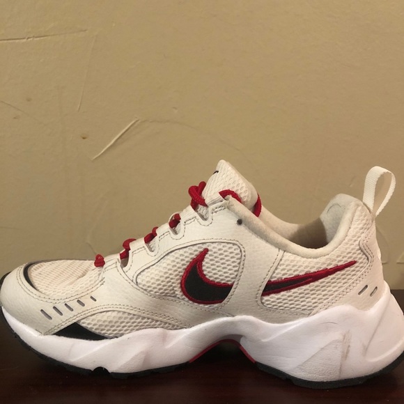 Brand new Nikes - Picture 3 of 4